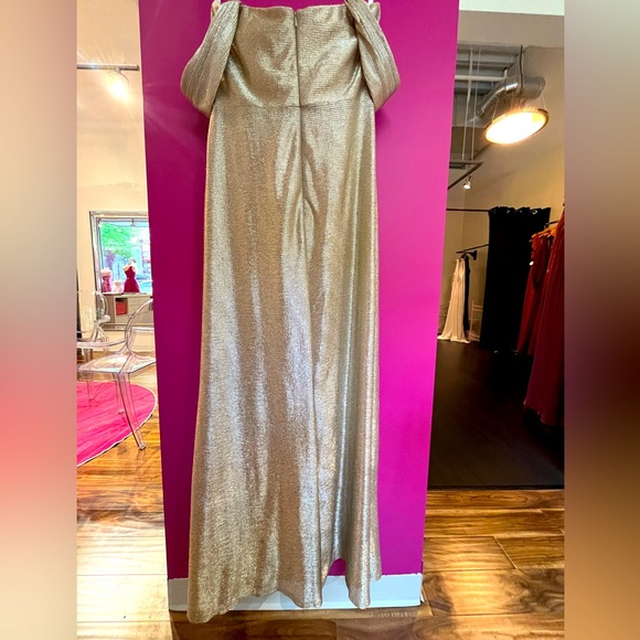 Hayley Paige | Gold Liquid Metallic Size 14 - Picture 5 of 7